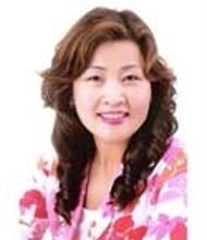 Julia Kim, REALTOR<sup>®</sup>, Personal Real Estate Corporation
