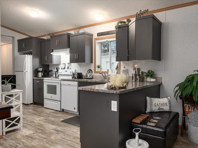 Manufactured Home for sale in Lantzville, 11 6820 Parklands Pl, 1020475 | Realtylink.org