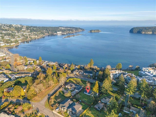 House for sale in Nanaimo, 2555 Departure Bay Rd, 1023990 | Realtylink.org