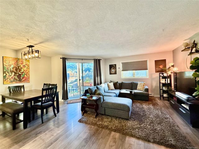 Apartment for sale in Saanich, 302 1694 Cedar Hill Cross Rd, 1024821 | Realtylink.org