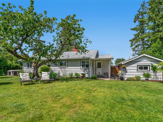 House for sale in Parksville, 380 Hirst W Ave, 1025093 | Realtylink.org