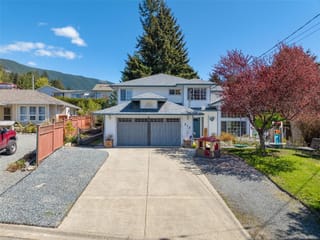 House for sale in Lake Cowichan, 212 Cowichan E Ave, 1025615 | Realtylink.org