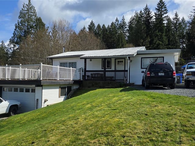 House for sale in Lake Cowichan, 332 South Shore Rd, 1027163 | Realtylink.org
