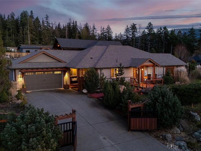 House for sale in Lake Cowichan, 7284 Lakefront Dr, 1027474 | Realtylink.org