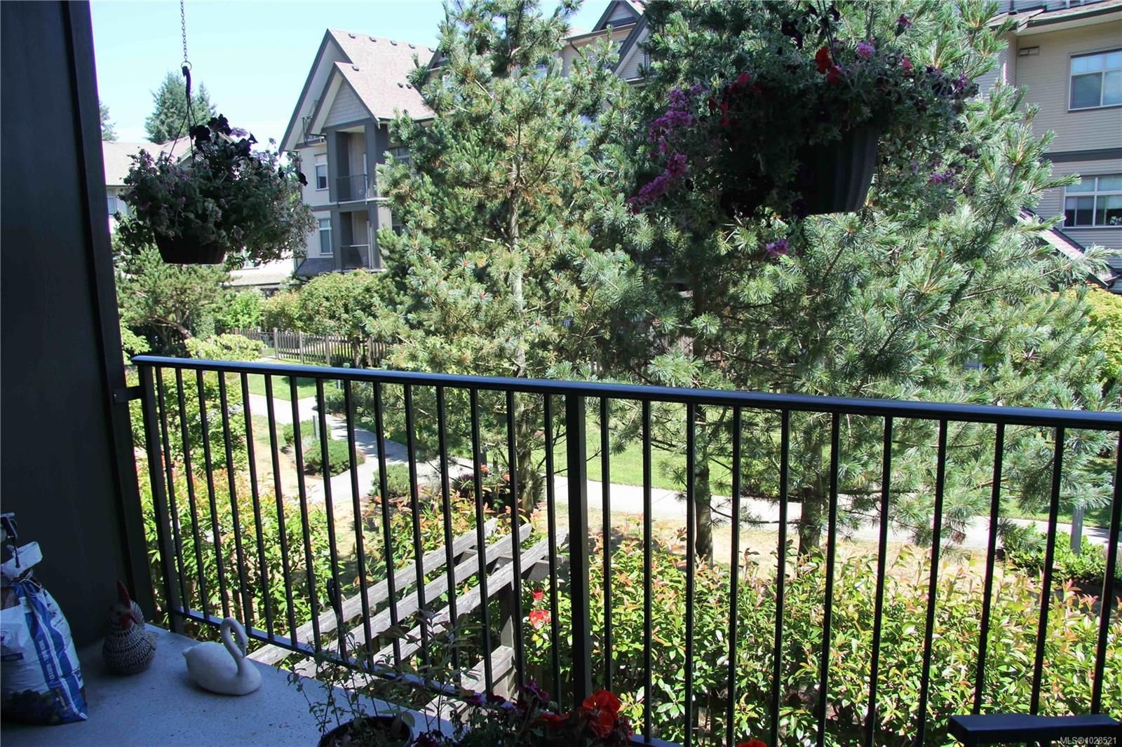 Apartment for sale in Nanaimo, 207 2117 Meredith Rd, 1028521 | Realtylink.org