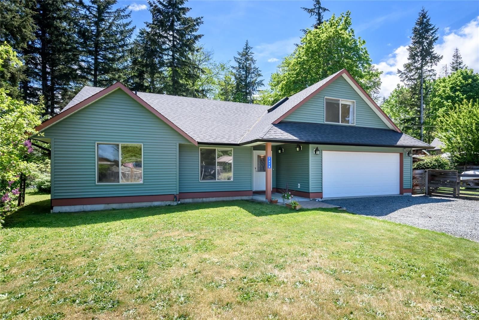 House for sale in Fanny Bay, 7478 Yake Rd, 1028635 | Realtylink.org