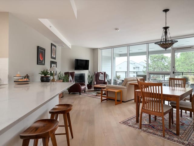 Apartment for sale in Nanoose Bay, 305 3529 Dolphin Dr, 1030495 | Realtylink.org