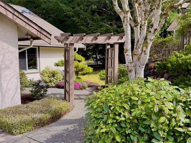 Townhouse for sale in Qualicum Beach, 2 885 Berwick S Rd, 1030609 | Realtylink.org