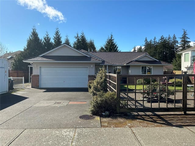 House for sale in Comox, 1331 Coast View Dr, 1030822 | Realtylink.org