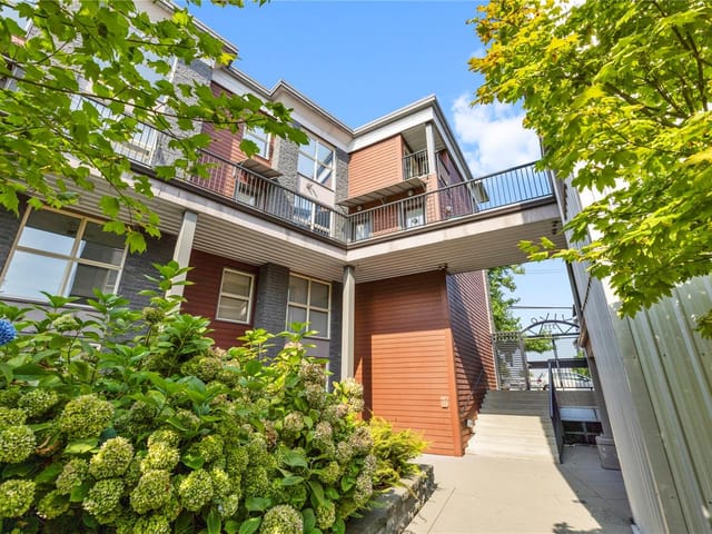 Apartment for sale in Nanaimo, 305 555 Franklyn St, 1031176 | Realtylink.org