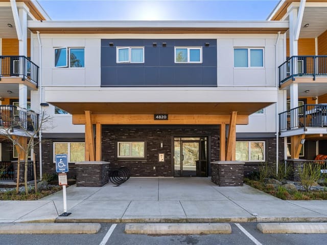 Apartment for sale in Nanaimo, 304 4820 Cedar Ridge Pl, 1031617 | Realtylink.org