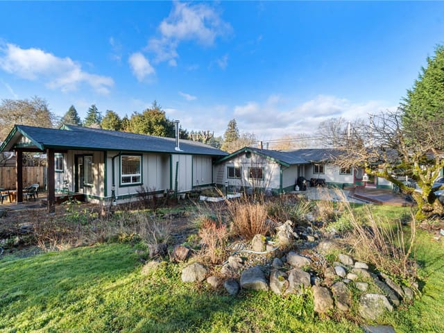 House for sale in Qualicum Beach, 3872 Island W Hwy, 1031715 | Realtylink.org