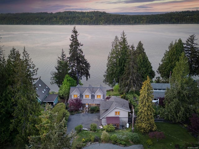 House for sale in Fanny Bay, 7820 Ships Point Rd, 1031908 | Realtylink.org