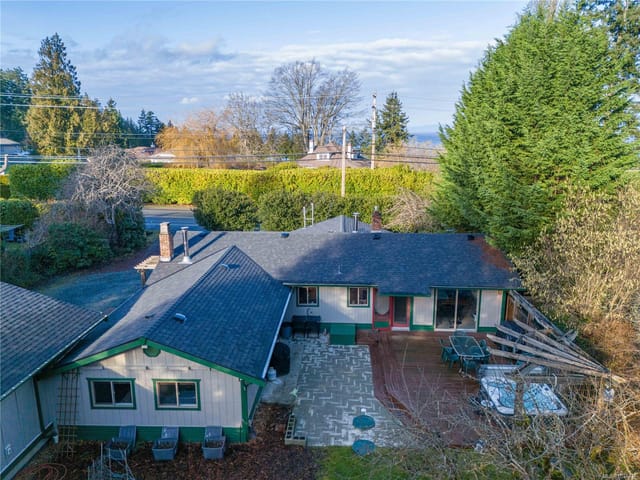House for sale in Qualicum Beach, 3872 Island W Hwy, 1036446 | Realtylink.org