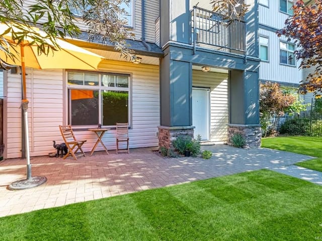 Apartment for sale in Nanaimo, 106 2115 Meredith Rd, 1036683 | Realtylink.org
