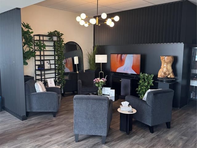 Retail for lease in Parksville, 2 220 Island W Hwy, 1036692 | Realtylink.org
