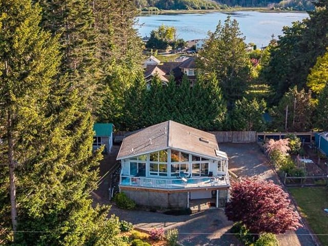 House for sale in Fanny Bay, 7627 Ships Point Rd, 1037225 | Realtylink.org