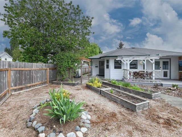 1/2 Duplex for sale in Courtenay, B 781 Stewart Ave, 1037372 | Realtylink.org