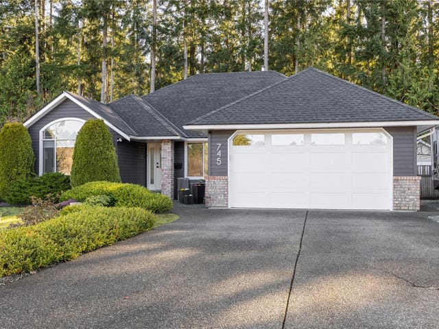 House for sale in Qualicum Beach, 745 Redwood Dr, 1037386 | Realtylink.org
