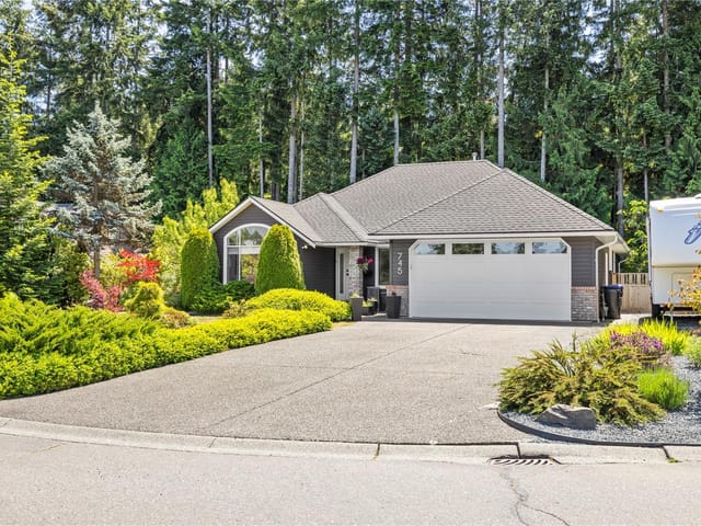 House for sale in Qualicum Beach, 745 Redwood Dr, 1037386 | Realtylink.org