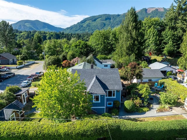 House for sale in Lake Cowichan, 37 Cowichan W Ave, 1038218 | Realtylink.org