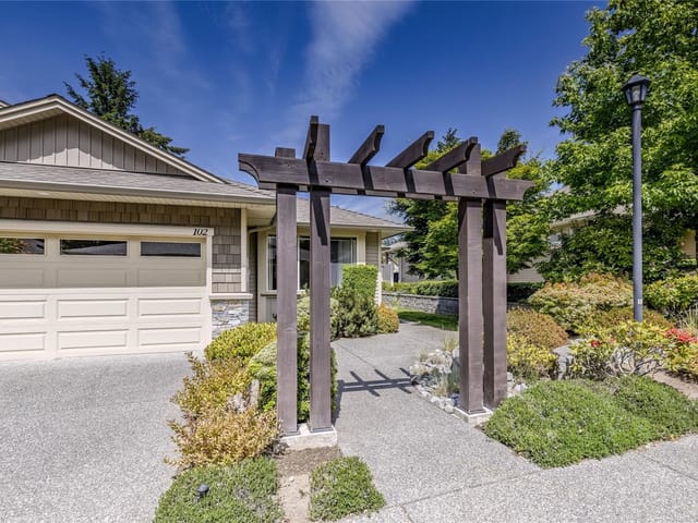 Townhouse for sale in Nanaimo, 102 4466 Stonebridge Pl, 1038899 | Realtylink.org