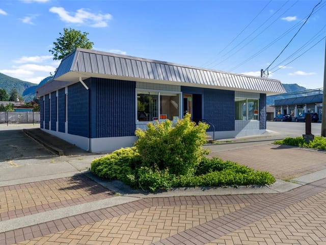 Retail for lease in Lake Cowichan, 74 South Shore Rd, 1040032 | Realtylink.org