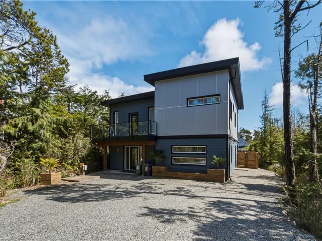 House for sale in Ucluelet, 823 Lorne White Pl, 1041028 | Realtylink.org