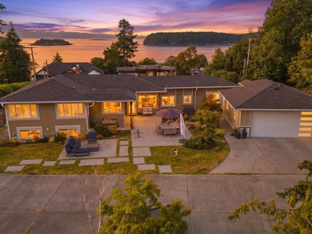 House for sale in Nanaimo, 2565 Departure Bay Rd, 1041247 | Realtylink.org