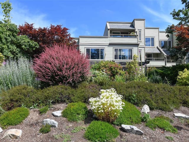 Apartment for sale in Comox, 205 2250 Manor Pl, 1041435 | Realtylink.org