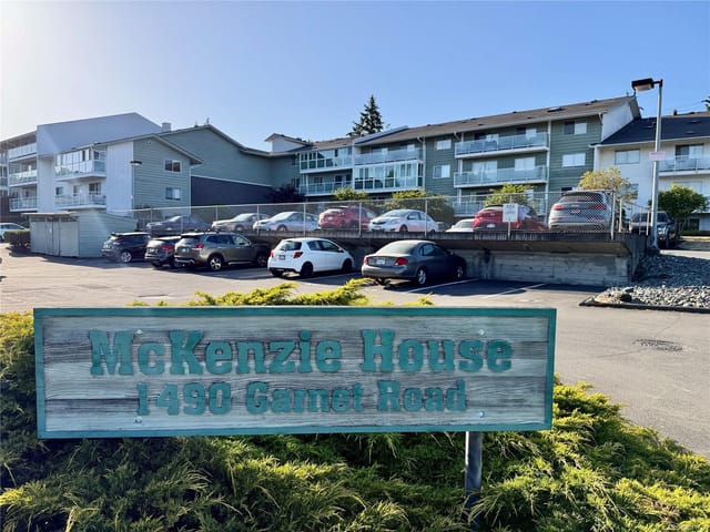 Apartment for sale in Saanich, 312 1490 Garnet Rd, 1041737 | Realtylink.org