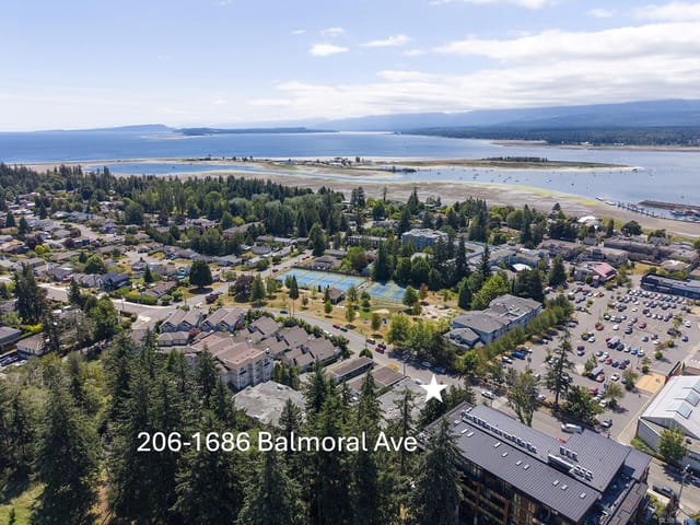 Apartment for sale in Comox, 206 1686 Balmoral Ave, 1041950 | Realtylink.org