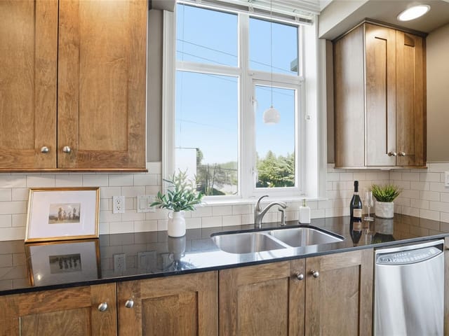 Apartment for sale in Nanaimo, 201 225 Rosehill St, 1042239 | Realtylink.org