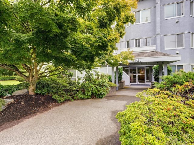 Apartment for sale in Saanich, 308 3921 Shelbourne St, 1042443 | Realtylink.org