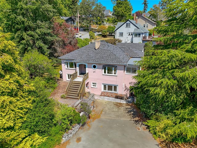House for sale in Saanich, 430 Gorge W Rd, 1042546 | Realtylink.org