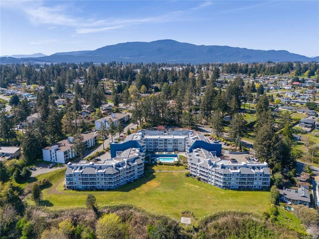 Apartment for sale in Nanaimo, 418 2562 Departure Bay Rd, 1042650 | Realtylink.org
