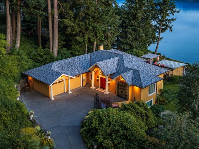 House for sale in Comox, 2299 Comox Ave, 1042721 | Realtylink.org