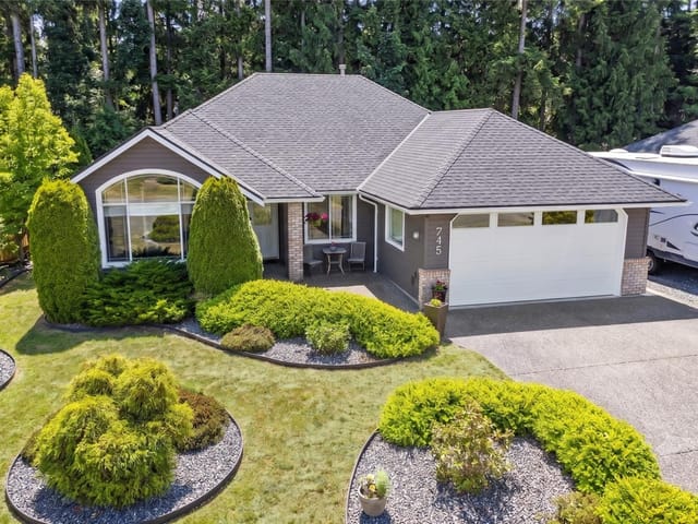 House for sale in Qualicum Beach, 745 Redwood Dr, 1043171 | Realtylink.org