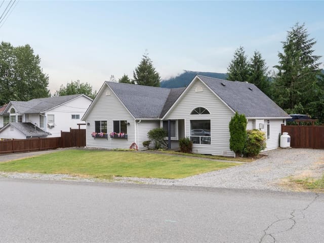 House for sale in Lake Cowichan, 108 River Rd, 1043405 | Realtylink.org
