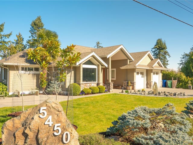 House for sale in Nanaimo, 5450 Bayshore Dr, 1043702 | Realtylink.org