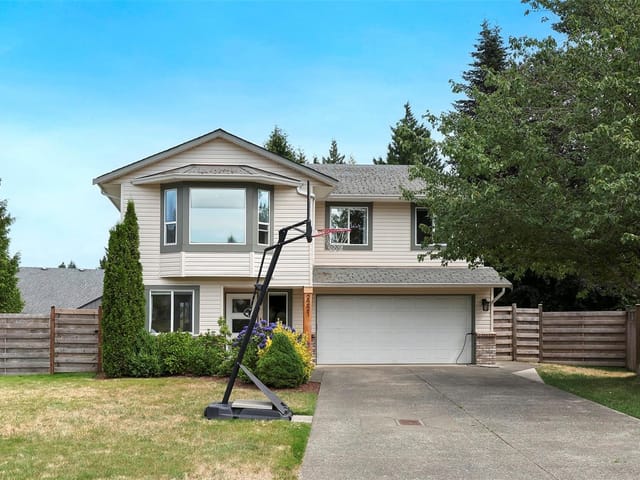 House for sale in Comox, 2221 Heron Cres, 1043913 | Realtylink.org