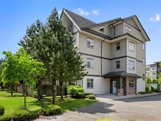 Apartment for sale in Nanaimo, 204 2117 Meredith Rd, 1044057 | Realtylink.org