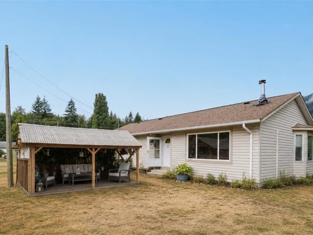 House for sale in Lake Cowichan, 135 Macdonald Rd, 1044170 | Realtylink.org