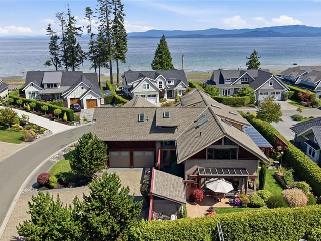 House for sale in Qualicum Beach, 880 Bluffs Dr, 1044244 | Realtylink.org