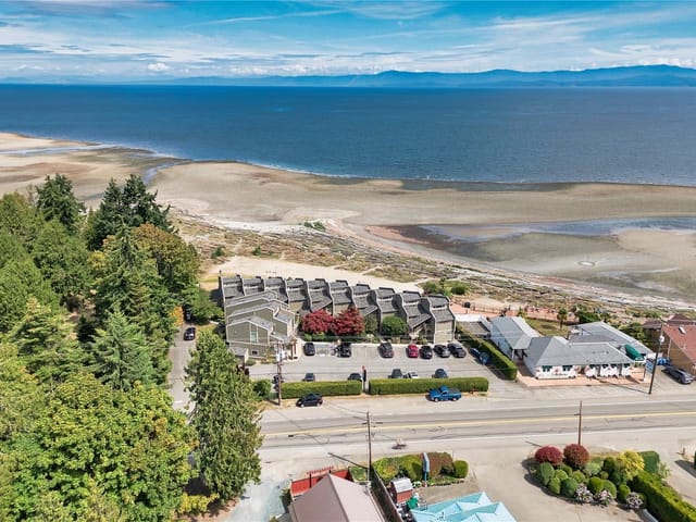 Apartment for sale in Qualicum Beach, 202 3295 Island W Hwy, 1044597 | Realtylink.org