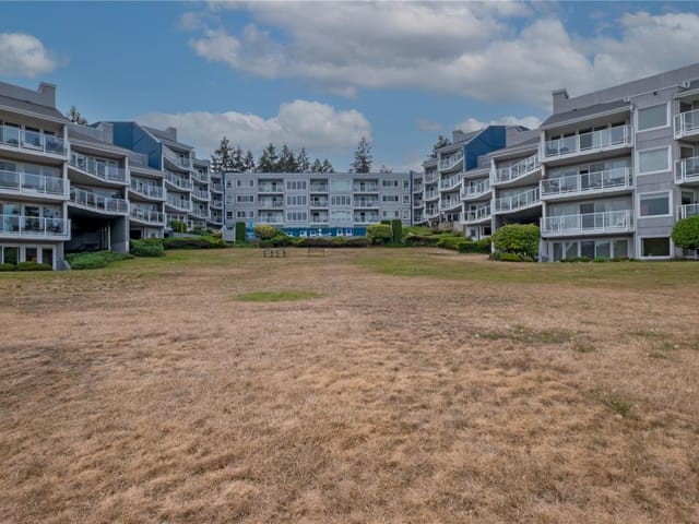 Apartment for sale in Nanaimo, 325 2562 Departure Bay Rd, 1047043 | Realtylink.org