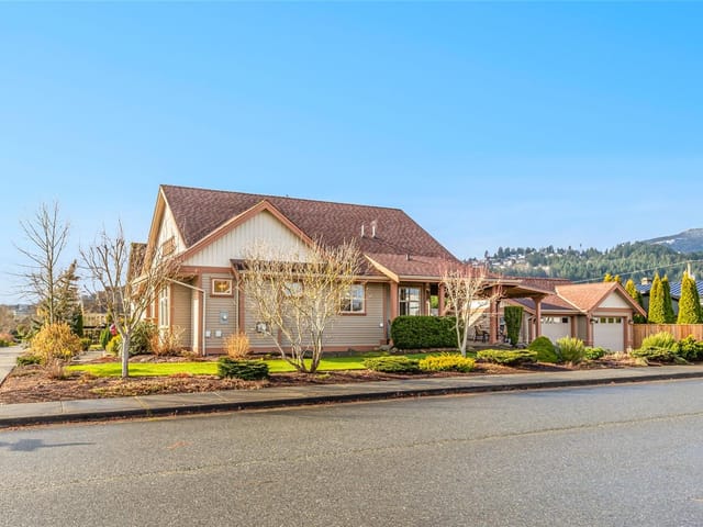 House for sale in Nanaimo, 421 Poets Trail Dr, 1047318 | Realtylink.org