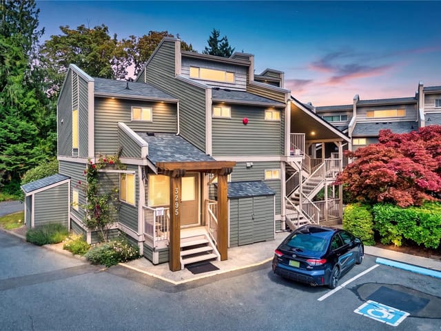 Apartment for sale in Qualicum Beach, 202 3295 Island W Hwy, 1047367 | Realtylink.org