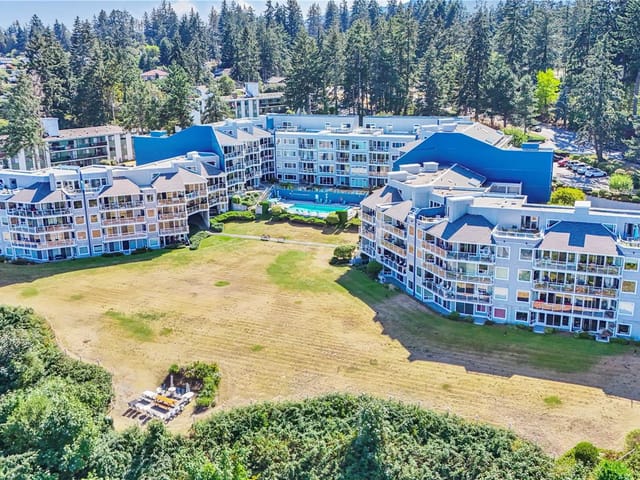 Apartment for sale in Nanaimo, 602 2560 Departure Bay Rd, 1047435 | Realtylink.org