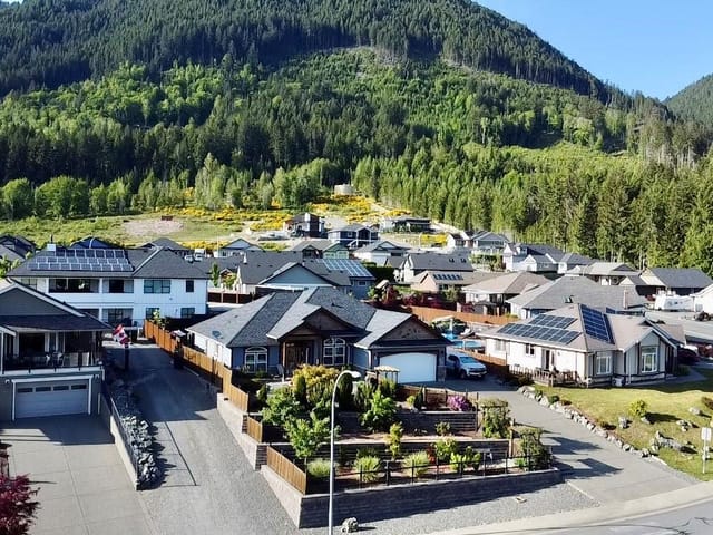 House for sale in Lake Cowichan, 482 Mountain View Dr, 1047449 | Realtylink.org